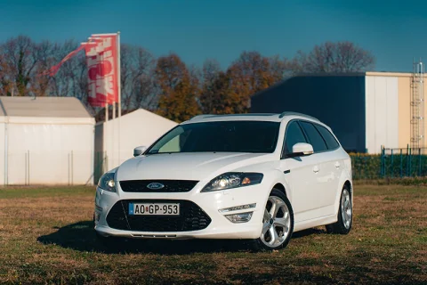 Ford Mondeo használtautó fotózás külső fő kép
