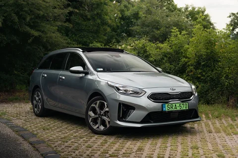 Kia Ceed SW használtautó fotózás külső fő kép