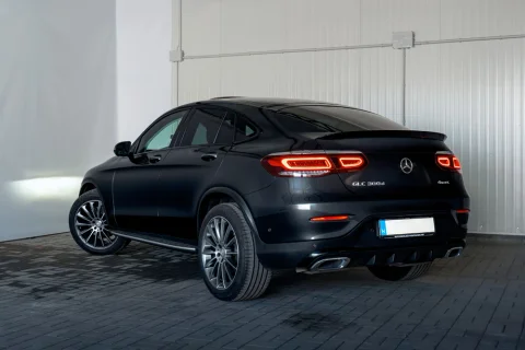 Mercedes GLC tartós bérlős cégnek fotózva