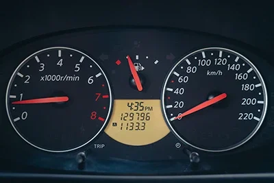 Nissan Micra műszeregység és kilométeróra fotó hirdetéshez
