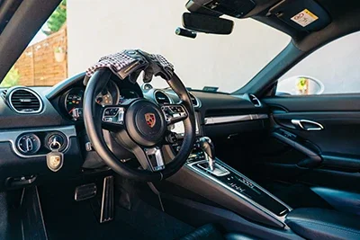 Porsche Cayman beltérfotó hirdetéshez