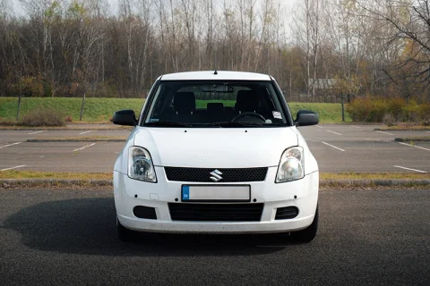 Suzuki Swift használtautó fotózás külső fő kép