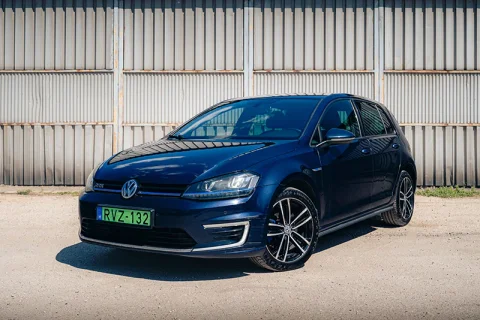Volkswagen Golf GTE használtautó fotózás külső fő kép
